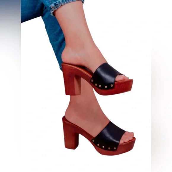 Ariat Women's Unbridled Lennon Platform
Sandal Black Leather Size: 38 (7.5) - Picture 2 of 14